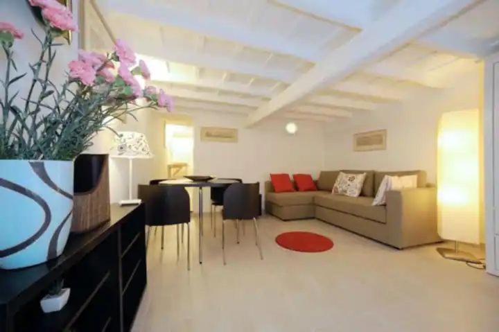 Pantheon In The Heart Of Appartement
